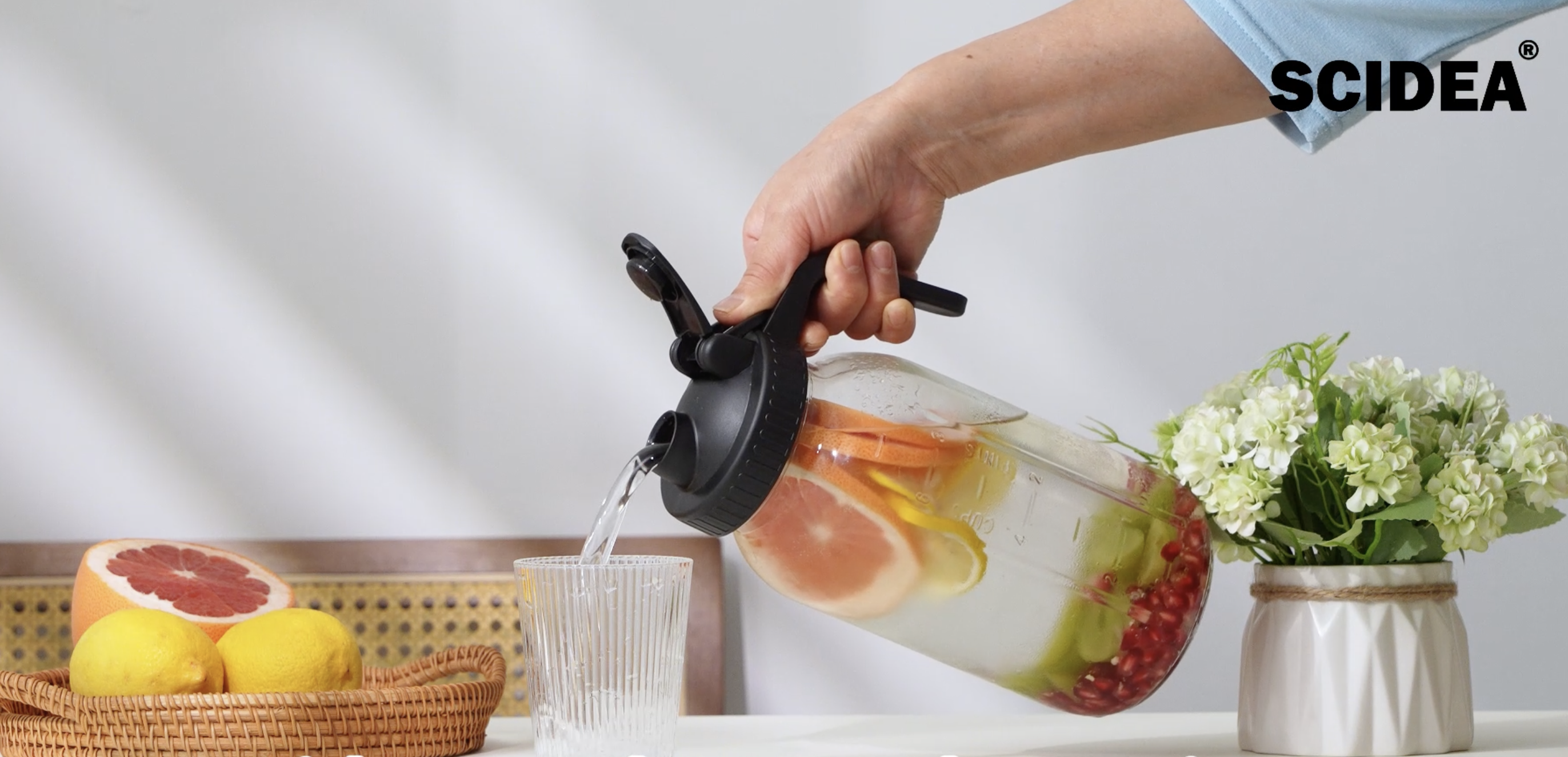 Vitro Disseny 　ガラス製　ボトルシップ Amazon.com: SCIDEA Glass Pitchers with Lid, Set of 2, 64OZ Leak